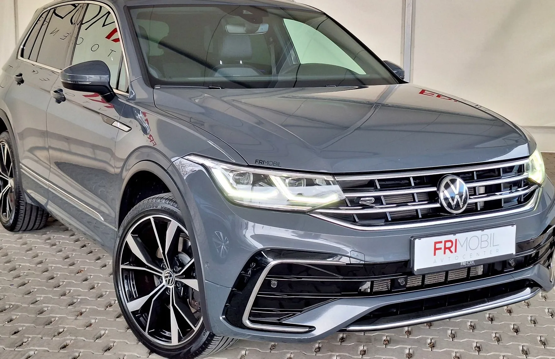 Zunanja slika - Volkswagen Tiguan - 2.0 TDI 4MOTION R-Line•IQ LED•VL.KLJUKA•AMBIENT• - 2