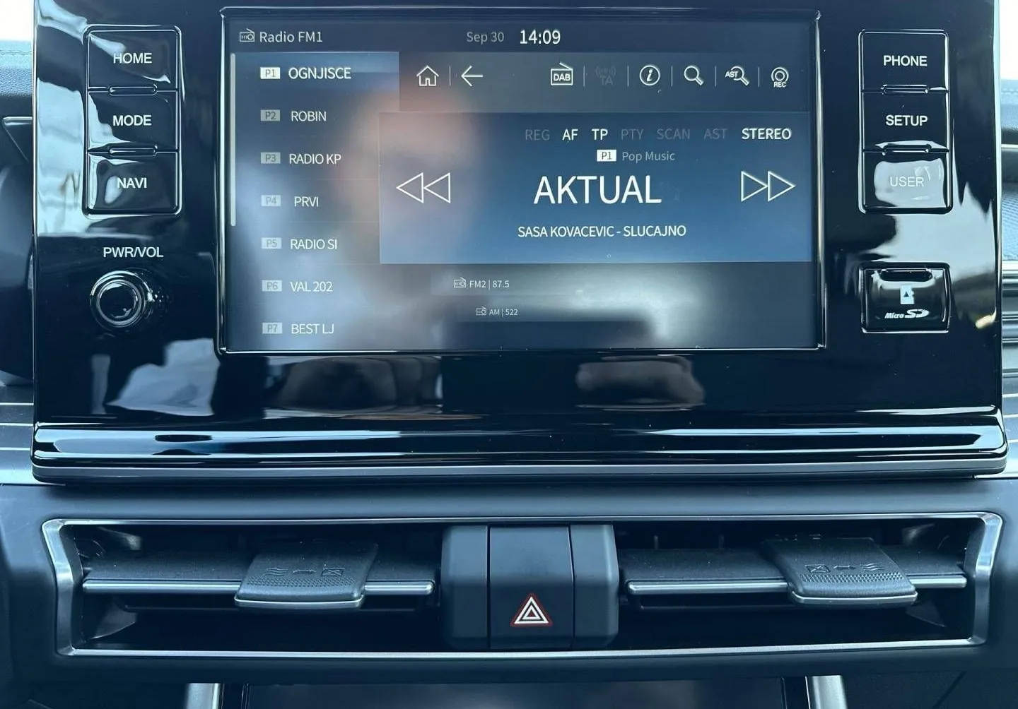 Notranja slika - SsangYong Torres - 1.5 T-GDI Premium 4WD AT - 13