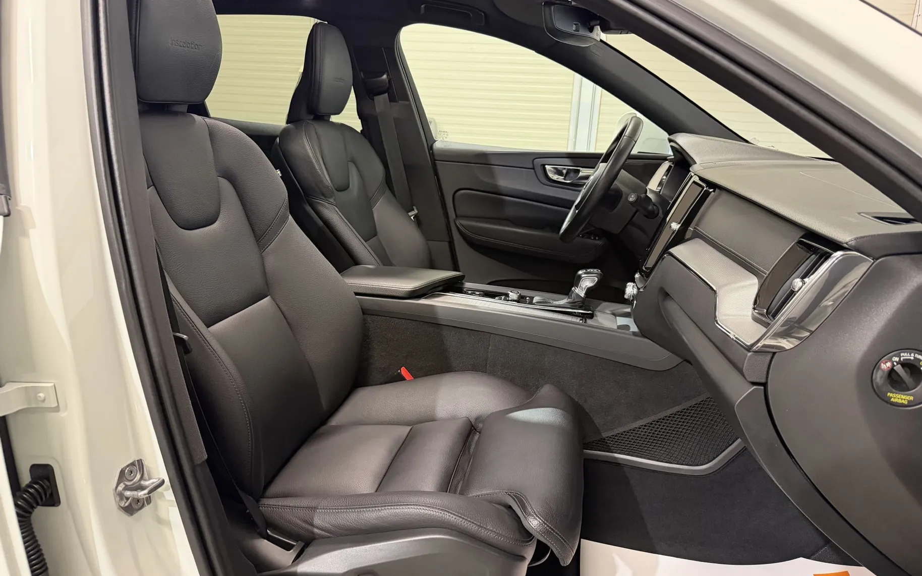 Notranja slika - Volvo XC60 - D4 4X4-INSCRIPTION-VIRTUAL-PANORAMA-KAMERA-HEAD UP - 12