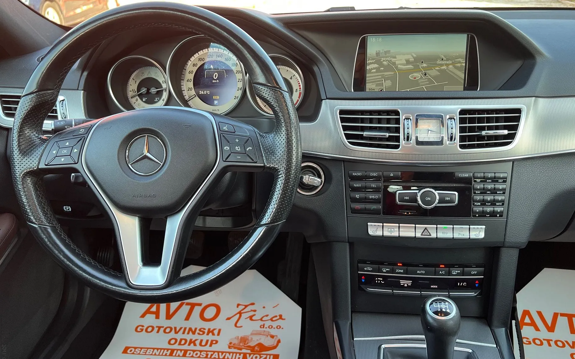 Notranja slika - Mercedes-Benz E-Razred - E 200-LED-ŠIBEDAH-NAVI-USNJE-GRETJE SED-PDC... - 10