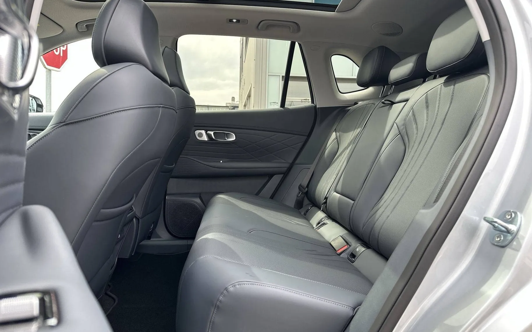 Notranja slika - Geely StarRay EM-i - Plug-In Hybrid 1.5 Max Avt - 11