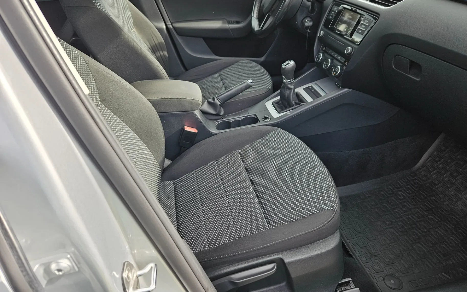 Notranja slika - Škoda Octavia - 1.6 TDI Family - 15