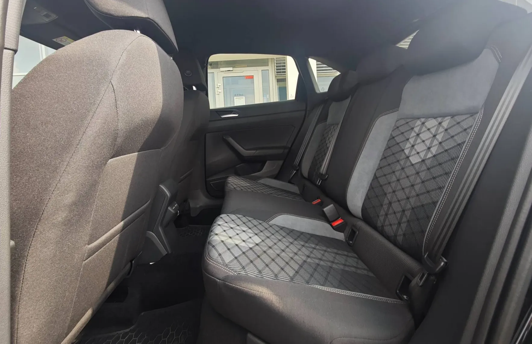 Zunanja slika - Volkswagen Taigo - 1.0 TSI 4JOY 85  115 ... - 12