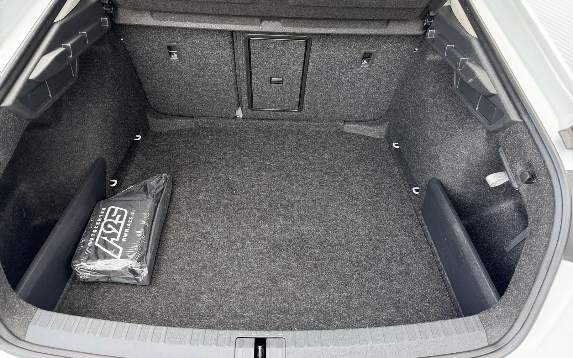 Notranja slika - Škoda Octavia - 2.0 TDI Ambition-LED-Masaža v. sedežPDC-AppConne.. - 12
