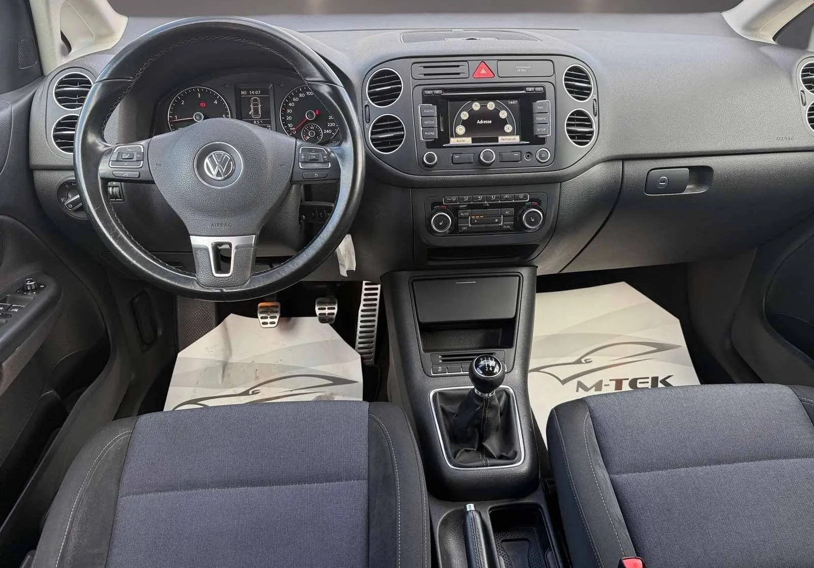 Notranja slika - Volkswagen Golf Plus - 1.6 TDI DPF Comfortline 77  105 ... - 9