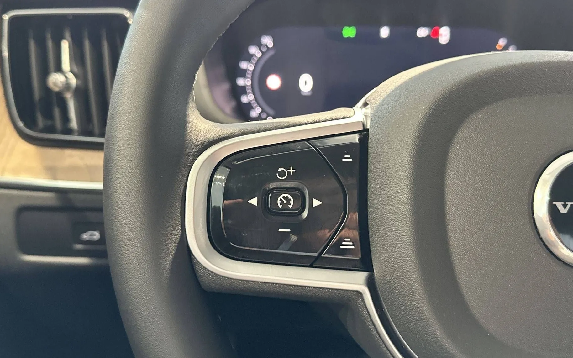 Notranja slika - Volvo XC60 - B5  P  AWD Plus Dark - 21