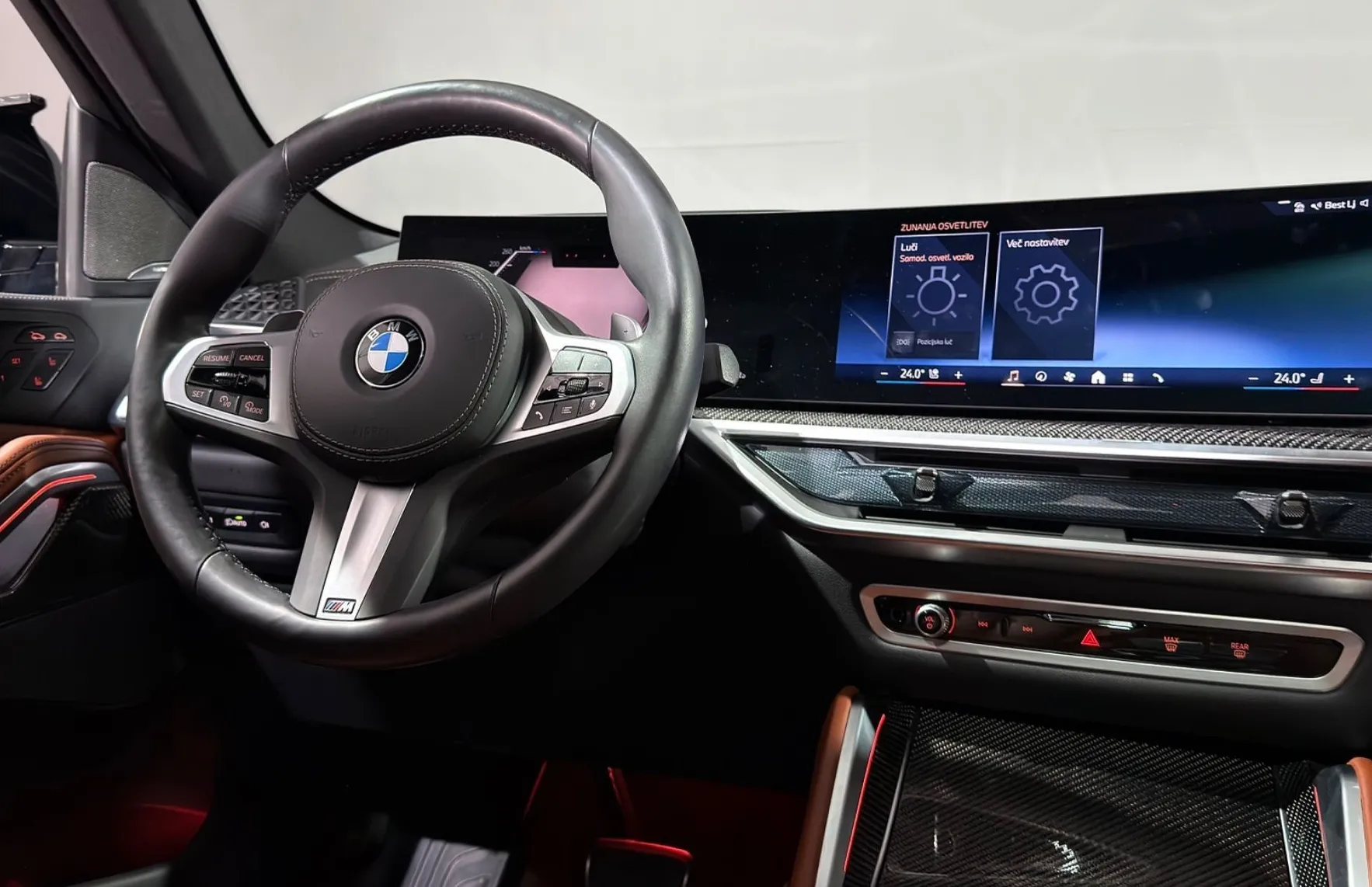 Zunanja slika - BMW X6 - serija : xDrive40d - ZRAČNO - SKY PANO - ICONIC - MASAŽA - 11