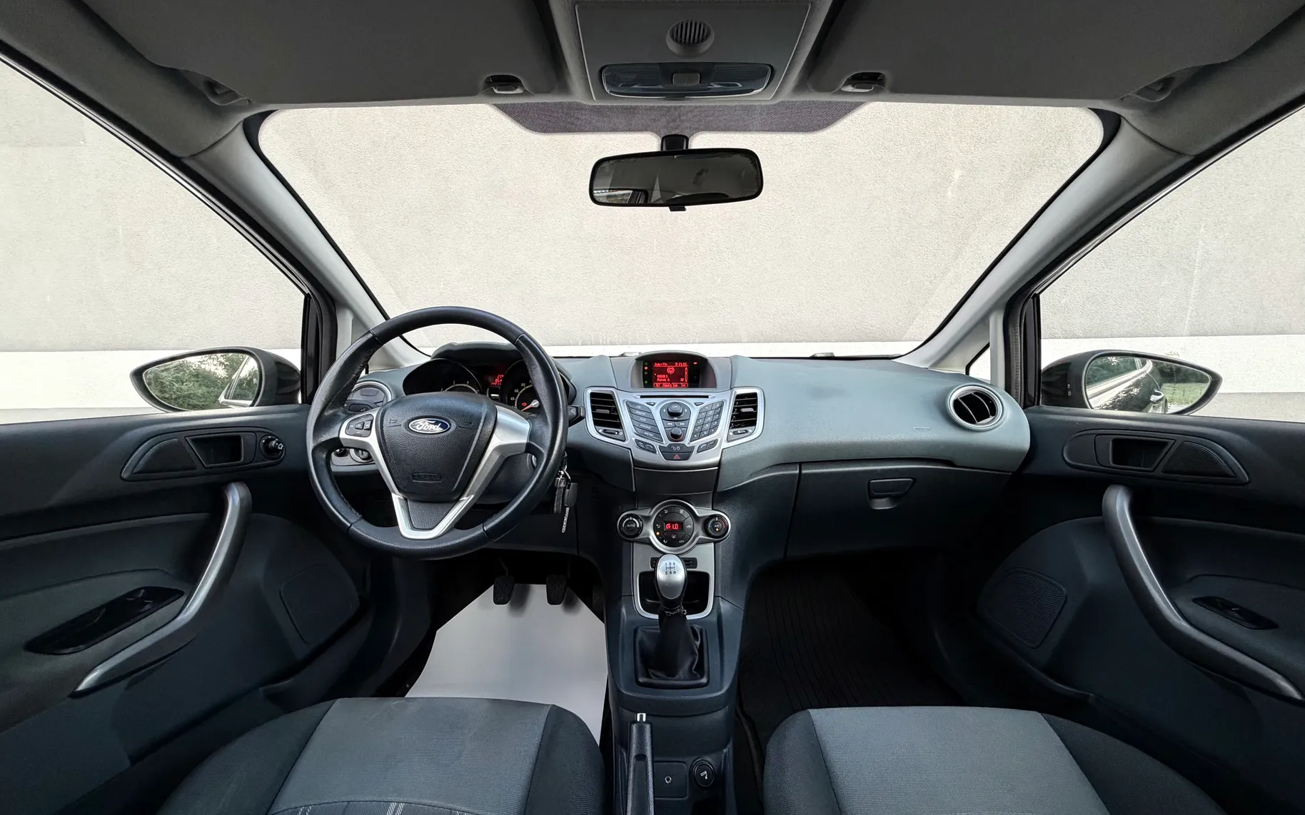 Notranja slika - Ford Fiesta - Ambiente 1,25 16V - 19