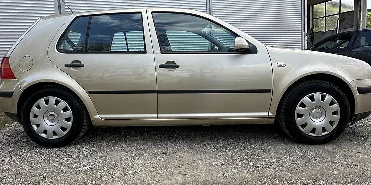 Zunanja slika - VW Golf - Comfortline 1.9 TDI 74 kW 4motion 4X4 - 4