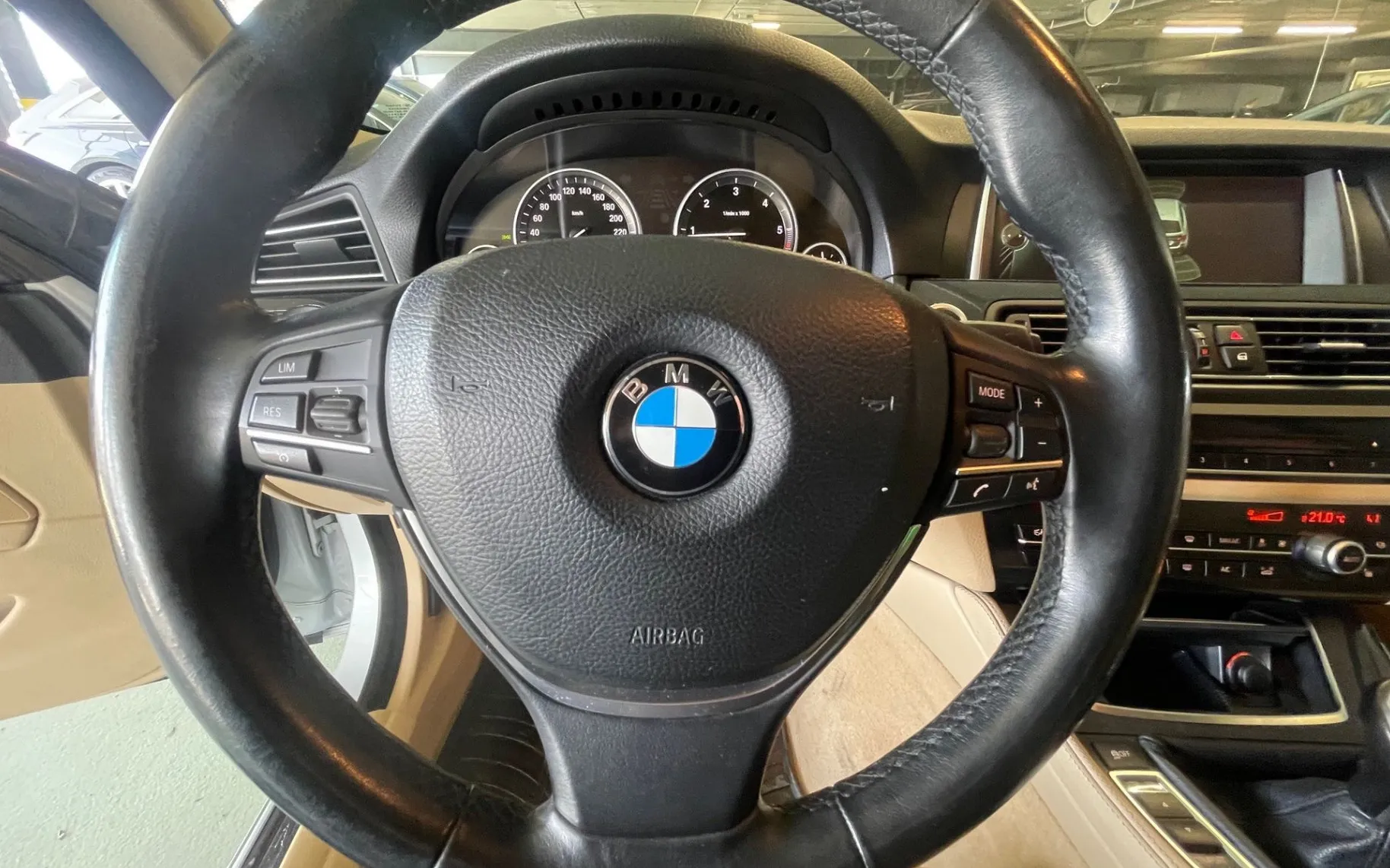 Zunanja slika - BMW Serija 5 - Touring: 520d touring XSENON.NAVI.2XPDC.PANORAMA.TEMPOMA - 16