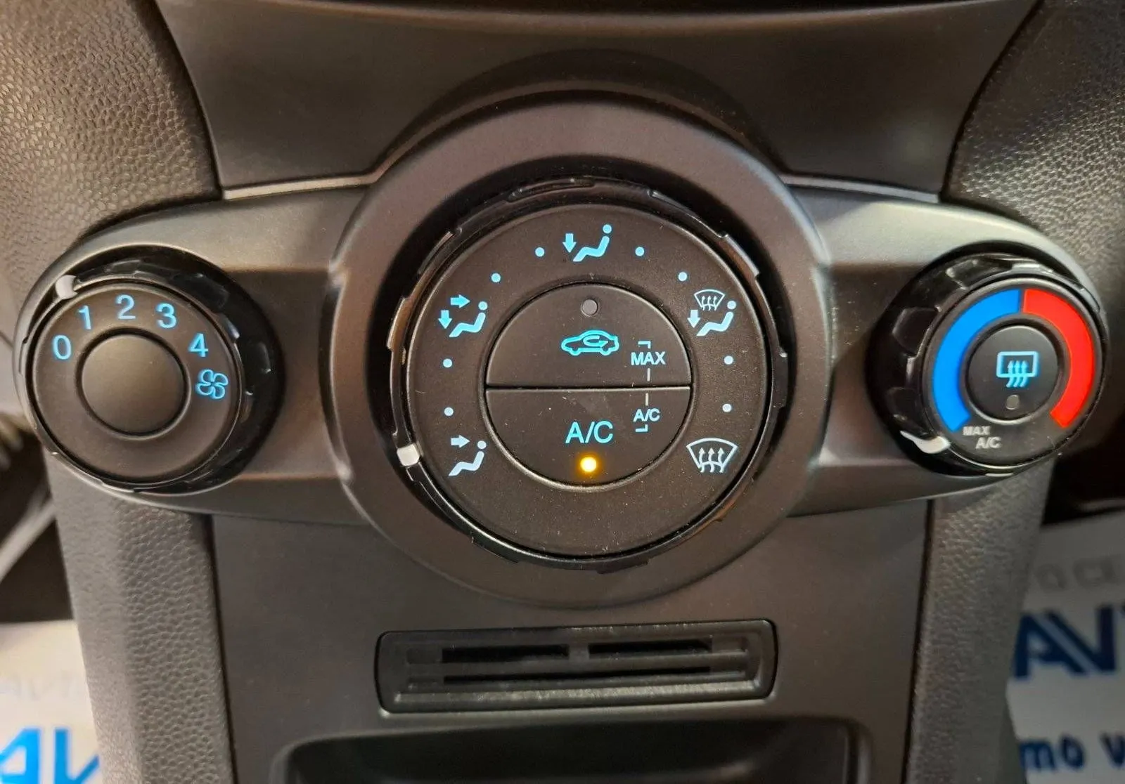 Notranja slika - Ford Fiesta - 1.25 Style FINANCIRANJE BREZ POLOGA 5 VRAT-KLIMA- - 11