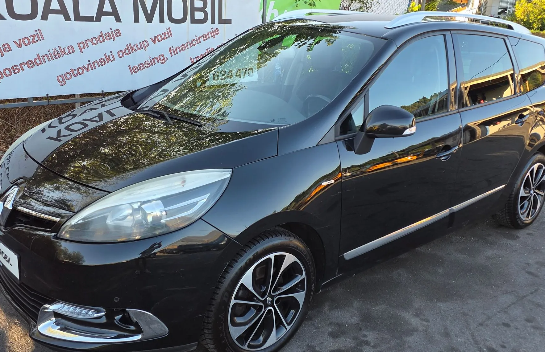 Zunanja slika - Renault Scénic - Grand Scenic dCi 130 BOSE 7 SEDEŽEV-NAVI-KAMERA-ALU PLATIŠČA - 8