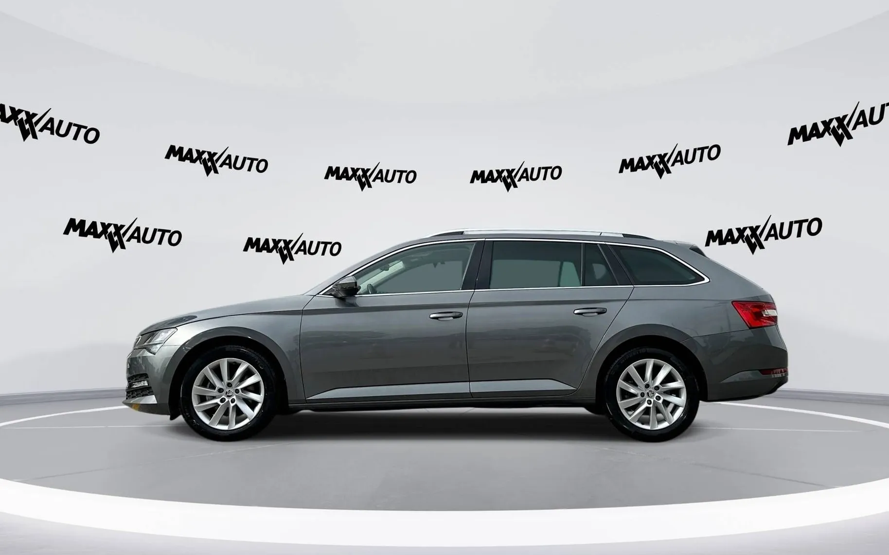 Notranja slika - Škoda Superb - Combi 2.0 TDI Sportline DSG - 8