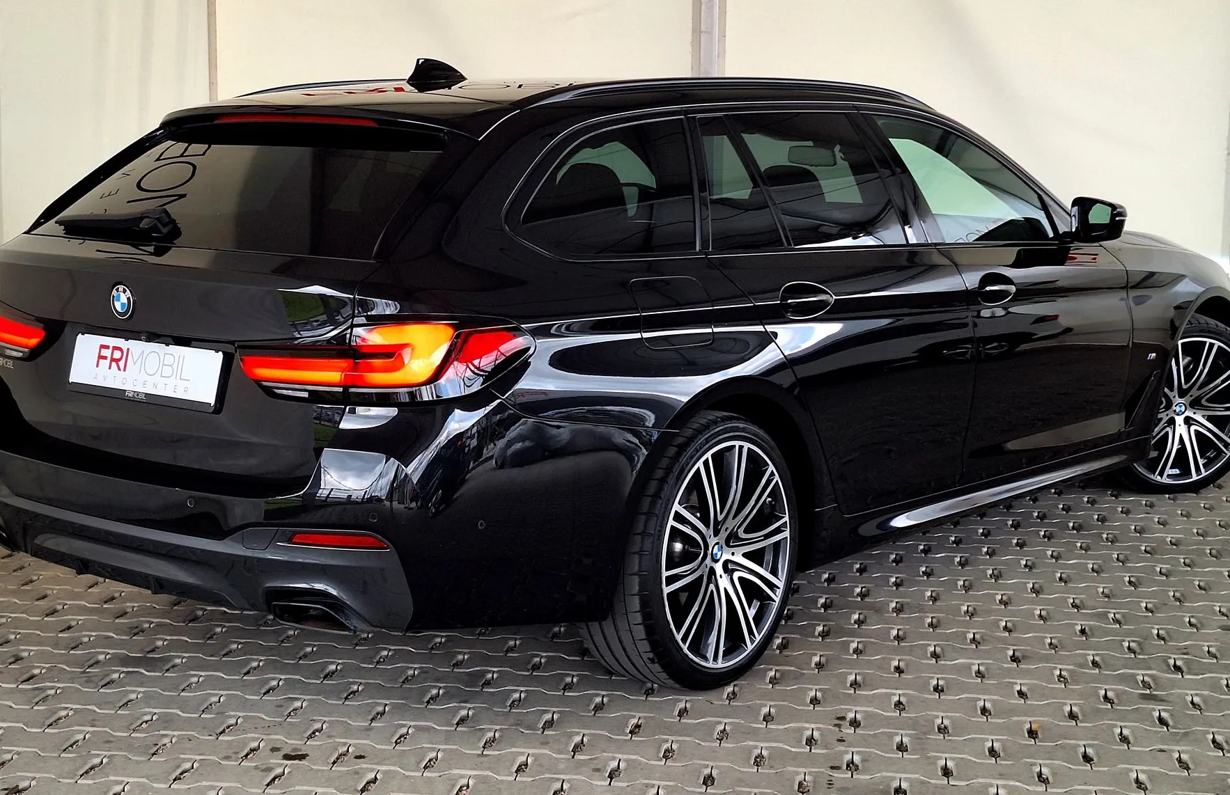 Zunanja slika - BMW Serija 5 - Touring: 530d xDrive M-SPORT•4CONTROL•AIR•AMBIENT•ACC•AL - 3