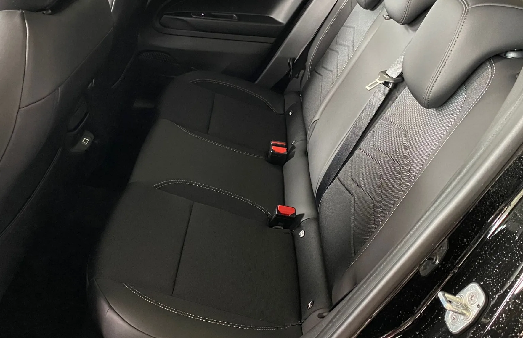 Zunanja slika - Jeep Avenger - Altitude 1.2 E-DCT6 MHEV 100 - 7