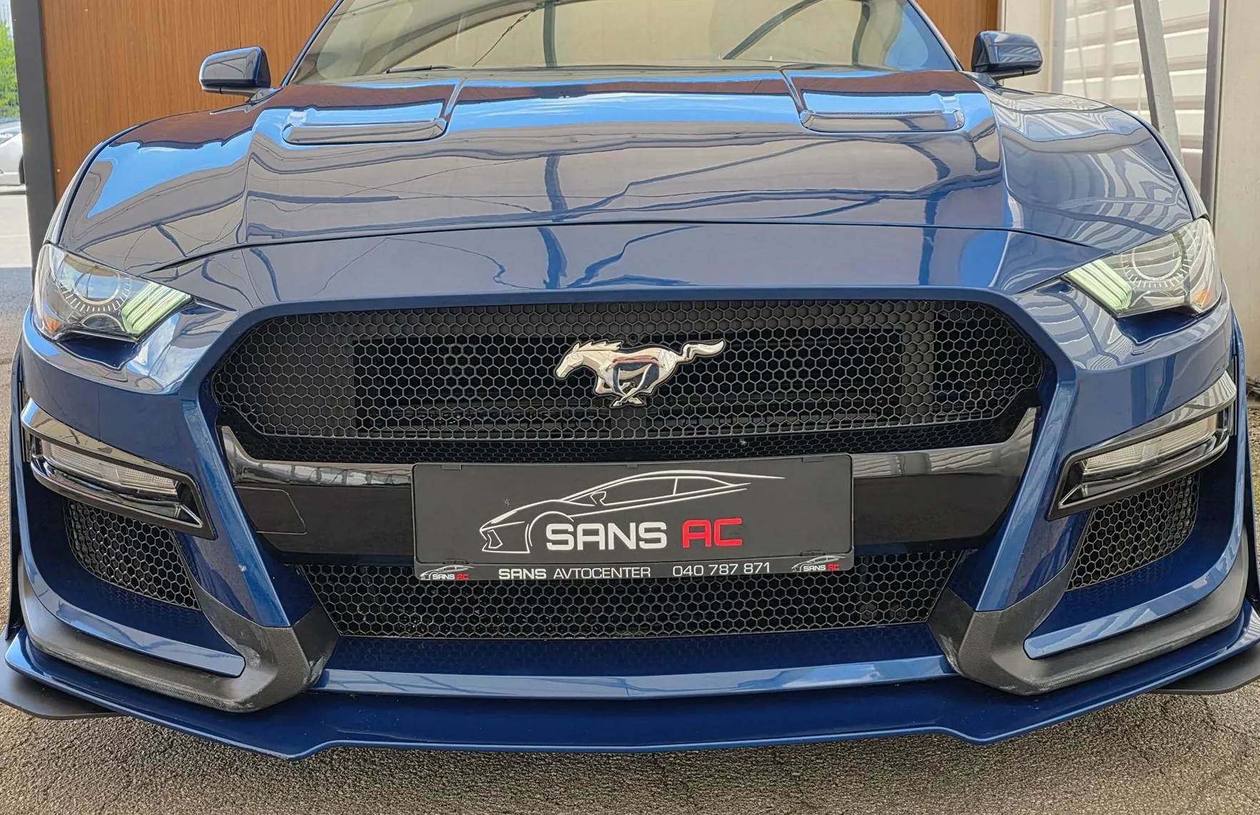 Zunanja slika - Ford Mustang - 2.3 - LED - USNJE - GR. + HLAJ. SED. - KAMERA - 2