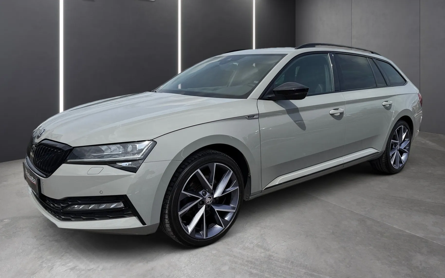 Zunanja slika - Škoda Superb - Combi 2.0 TDI Sportline DSG-Memory-Vlečna kljuka.. - 1