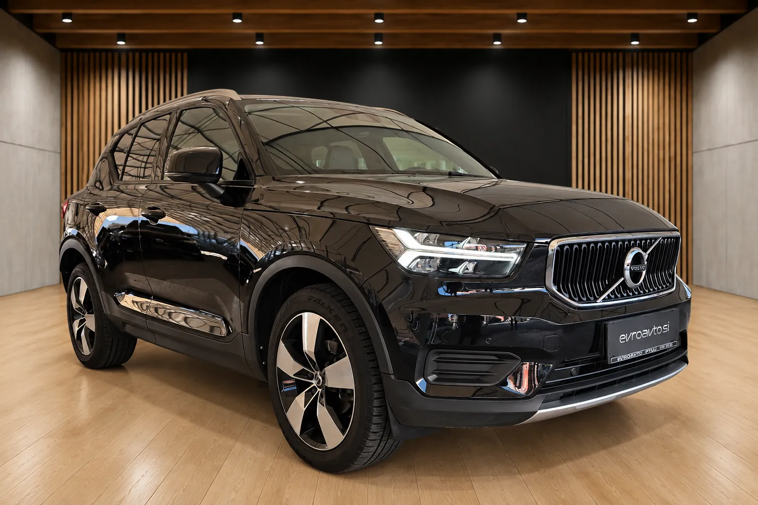 Zunanja slika - Volvo XC40 - D3 Momentum Avt.Radarski temp.  ACC -Kamera - 5