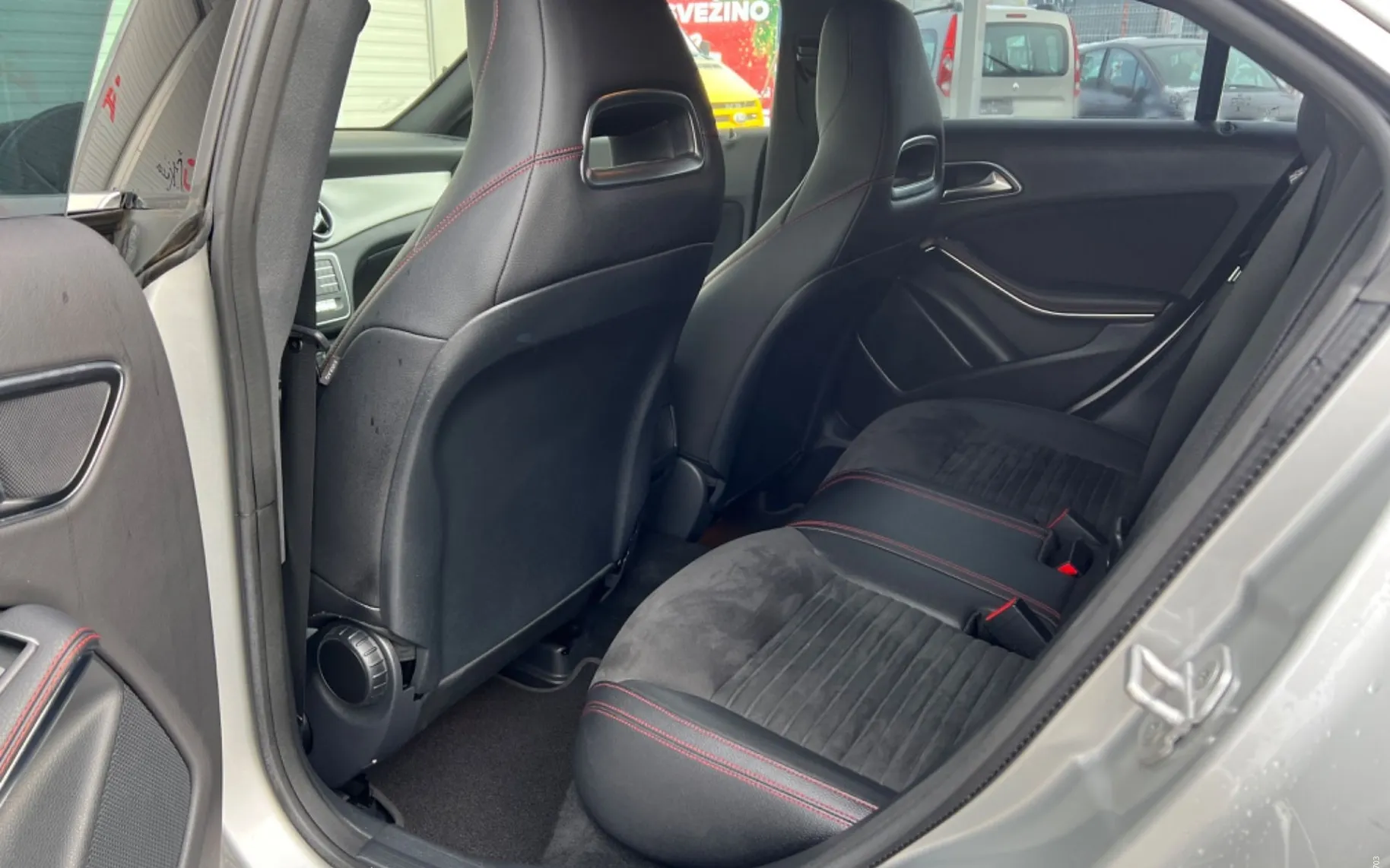 Notranja slika - Mercedes-Benz CLA-Razred - 180-AMG-69.000KM-BI-XENON-KAMERA-NAVI-LED-GRETJE S - 11