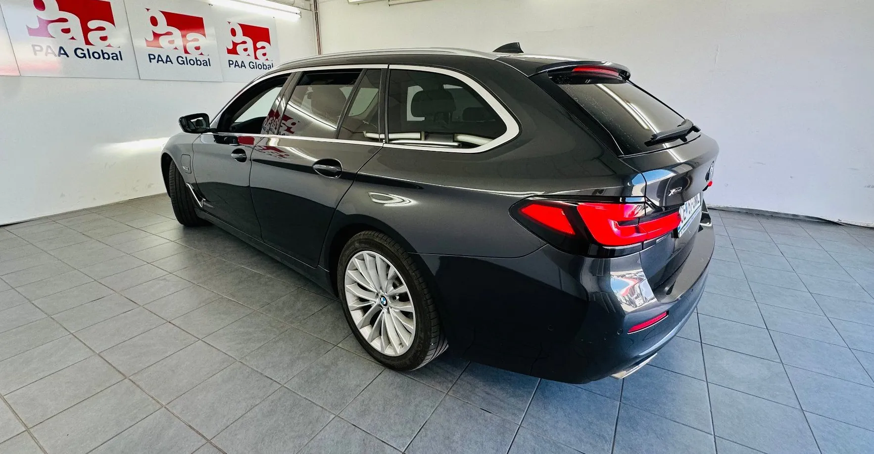 Zunanja slika - BMW Serija 5 - Touring: 530e xDrive Touring Avt.KAMERA.LED.USNJE.NAVI.T - 9