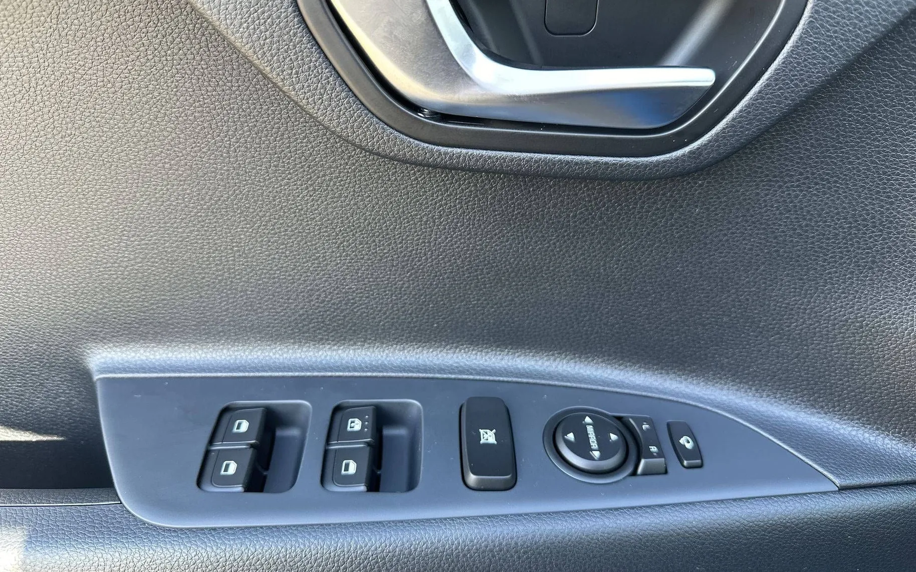 Notranja slika - KIA Stonic - 1.0 T-GDi LX Urban+ ISG DCT - 13
