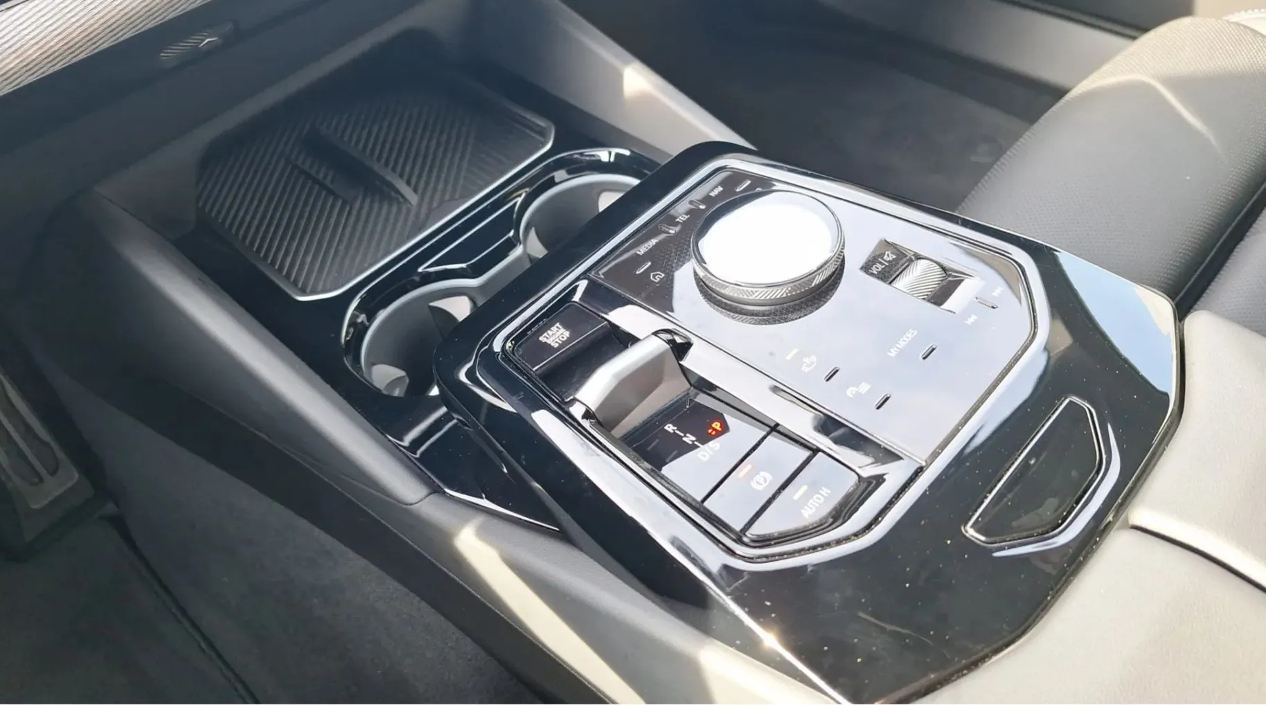 Zunanja slika - BMW Serija 5 - Touring: 530e xDrive M-Sport. SLO. iconic. vl. kljuka - 12