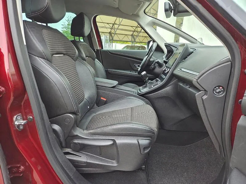 Zunanja slika - Renault Grand Scenic - TCe 160 Bose-LED-ACC-NAVI-KAMERA-1.LASTNIK - 11