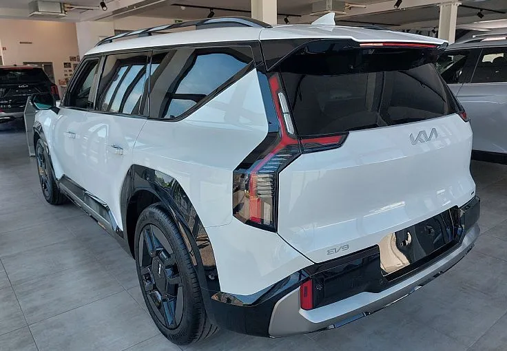 Zunanja slika - KIA EV9 - 99.8 kWh GT-Line Launch 141.5 kW  192KM - 6