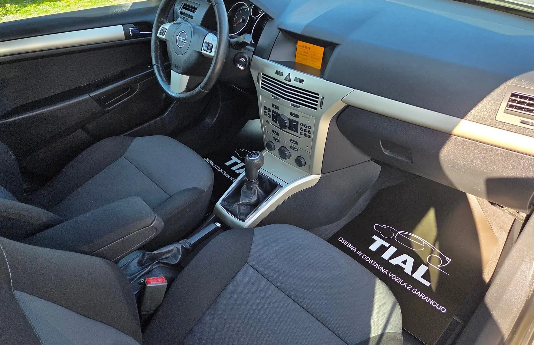 Zunanja slika - Opel Astra - 1.7CDTI-SLO-1LASTNIK-KLIMA-REDNO SERVISIRANA - 12