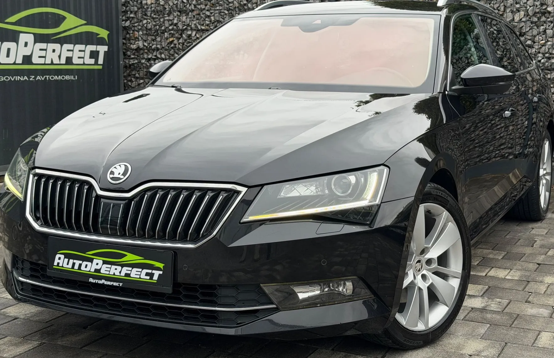Zunanja slika - Škoda Superb - Combi 1.4 TSI Style |ACC|KEYLESS|KLJUKA|KAM|MEMORY - 3
