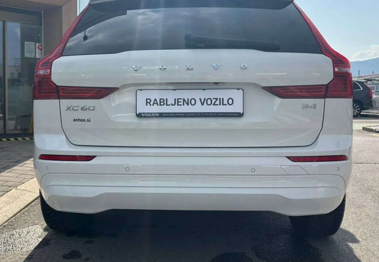 Zunanja slika - Volvo XC60 - B4P Momentum PRO AT FWD KAMERA-GRETJE.SED.-DAB+ - 6