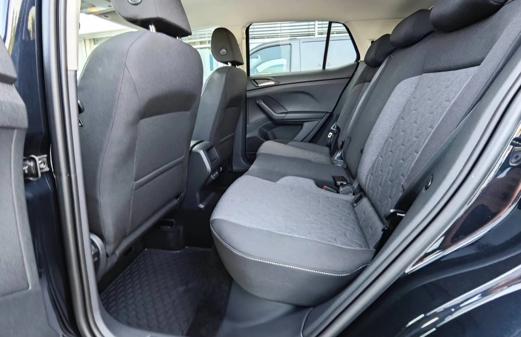 Zunanja slika - Volkswagen T-Cross - 1.0 TSI 4ALL 85  115  |TAKOJŠEN PREVZEM| - 11