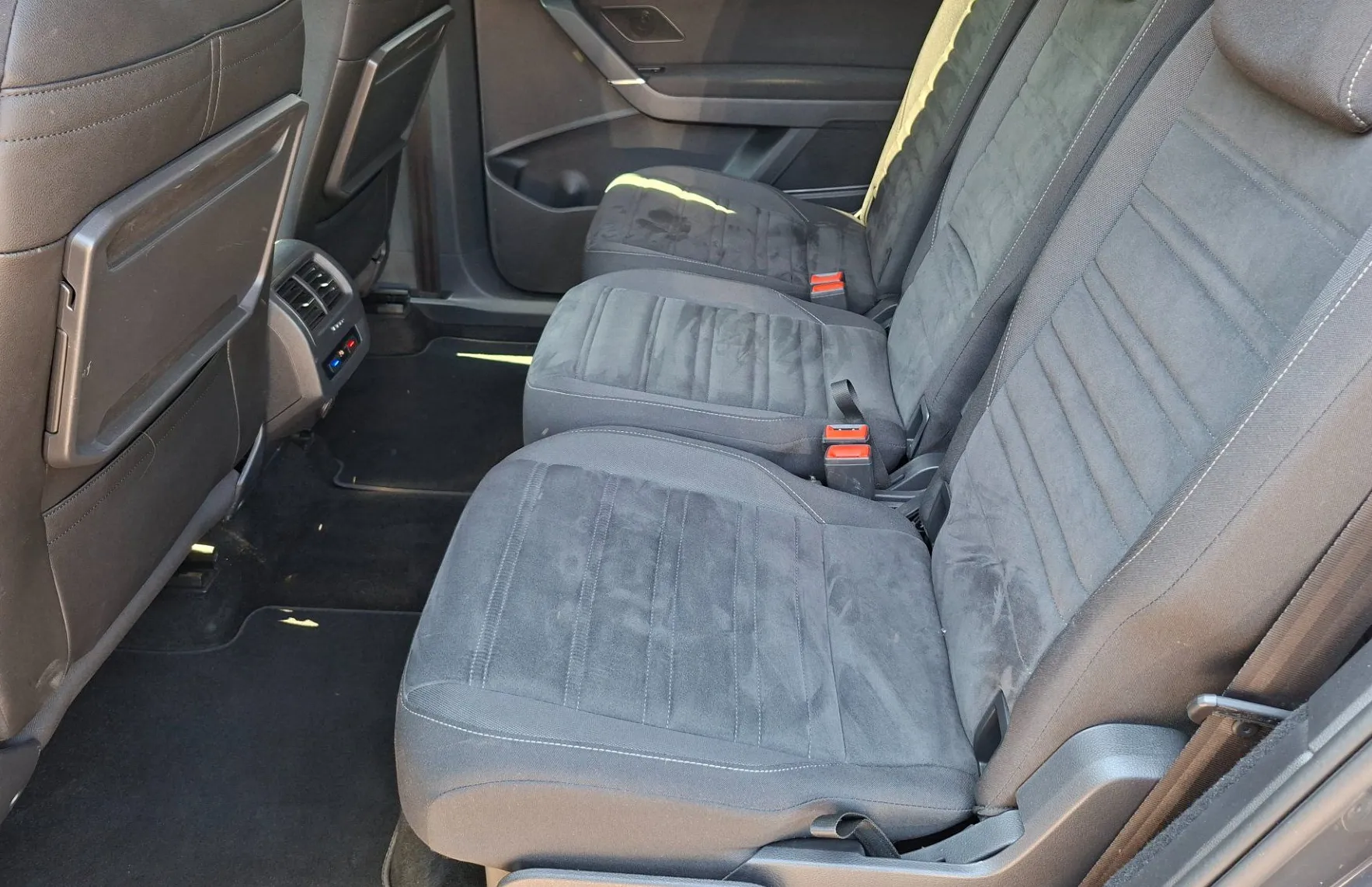 Zunanja slika - VW Touran - 2.0 TDI BMT R-Line Edition - 9