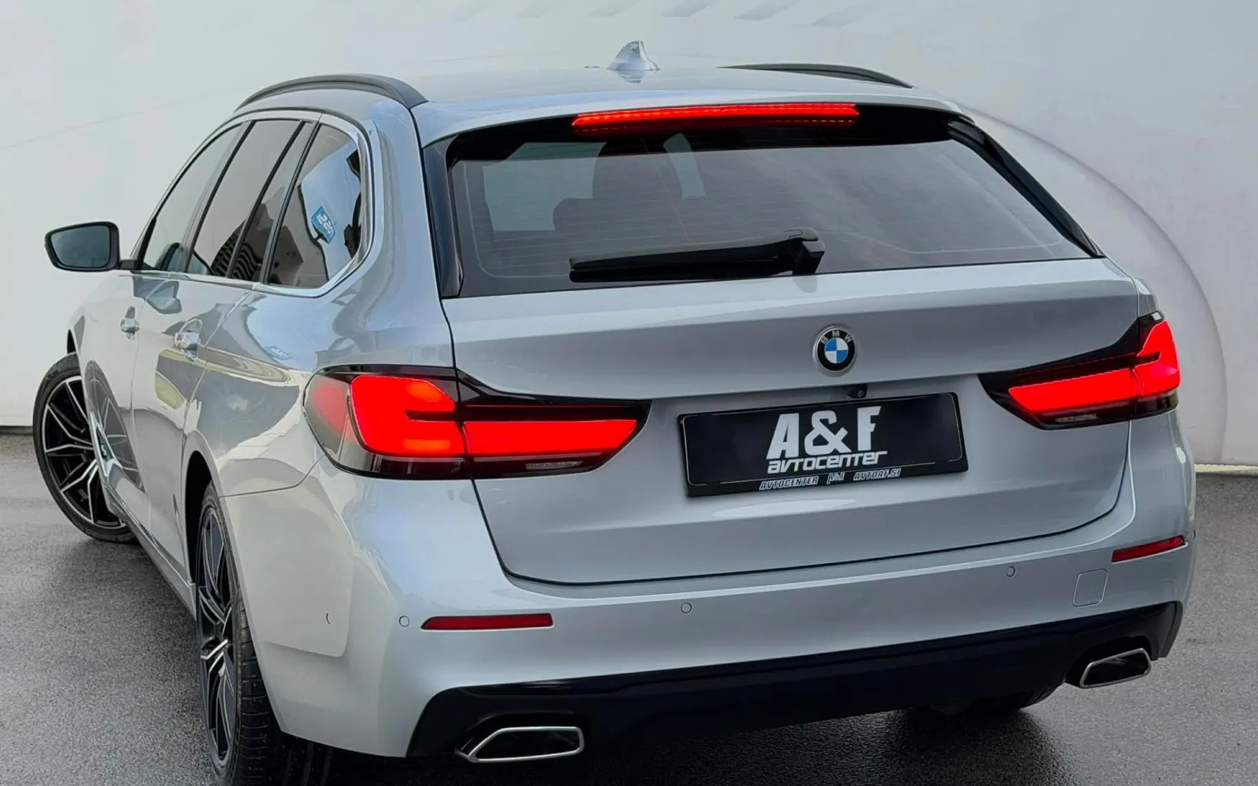 Zunanja slika - BMW Serija 5 - Touring: 530d-AUT-LED-110.000km-LIZING ZA TUJCE-4X KLIMA - 7