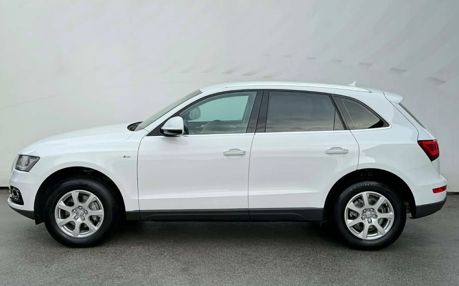 Zunanja slika - Audi Q5 - 2.0 TDI-XENON+LED-LIZING ZA TUJCE-ODLIČEN - 6