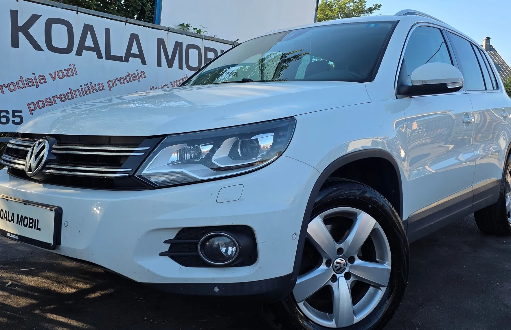Zunanja slika - Volkswagen Tiguan - 2.0TDI 4MOTION BI-XENON-NAVI-ALU-KEYLESS-1.LASTNIK - 1
