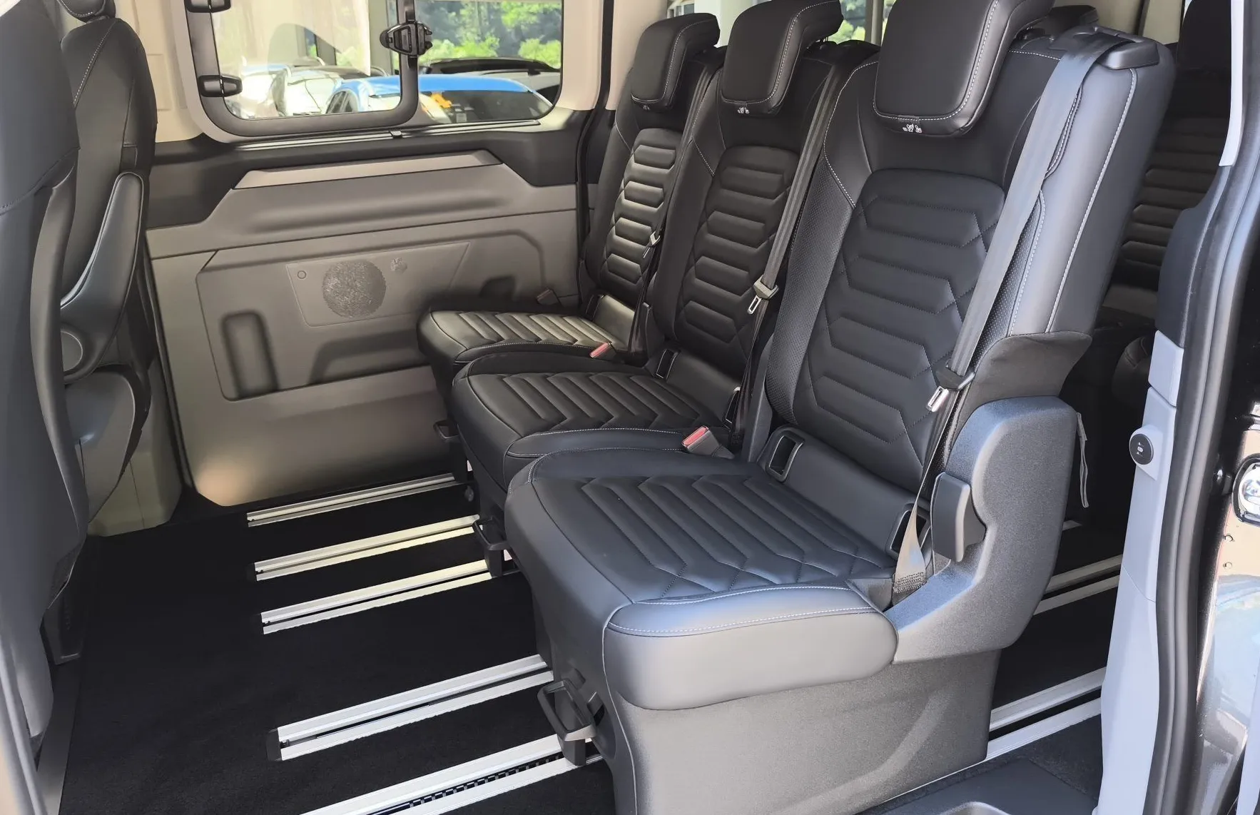 Zunanja slika - Ford Tourneo - Custom TITANIUM X 2.5 232PS PHEV CVT L2 FWD-ZALOGA - 14