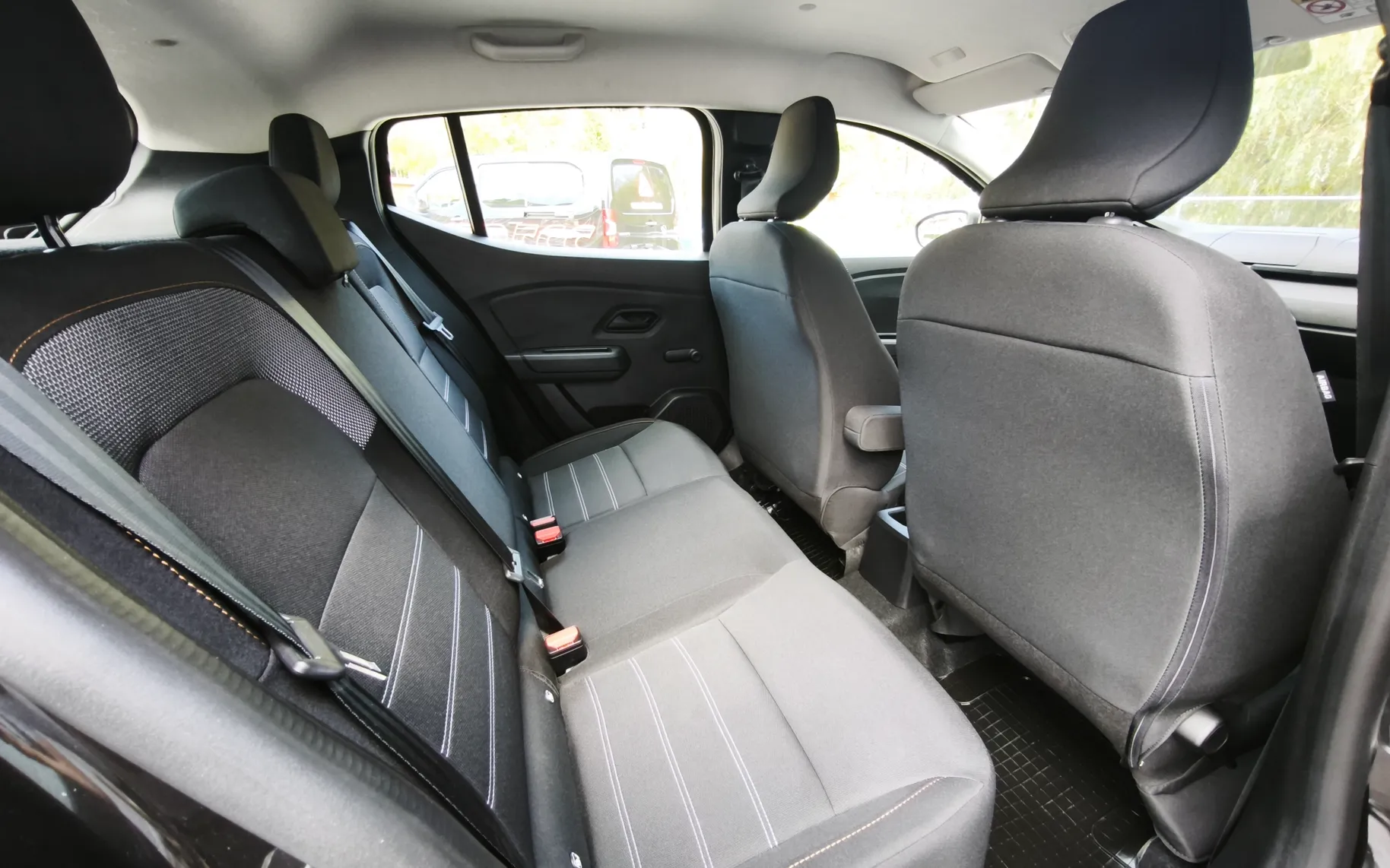Notranja slika - Dacia Sandero - 1.0-TCE-STEPWAY-1-LASTNIK-1-BARVA-SLO-POREKLO-LED-LUCI-LPG-PLIN-T - 16