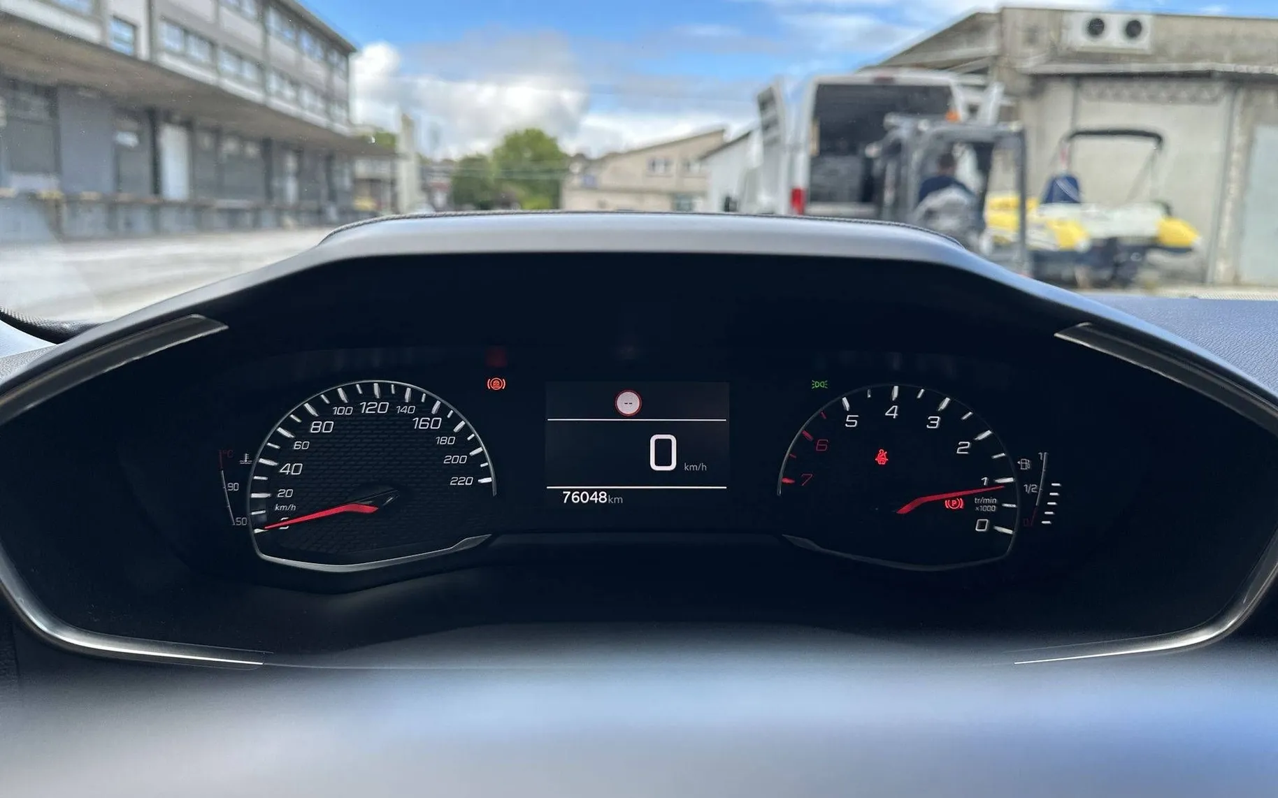 Notranja slika - Peugeot 2008 - 1.2 PureTech 130 S S Active - 15