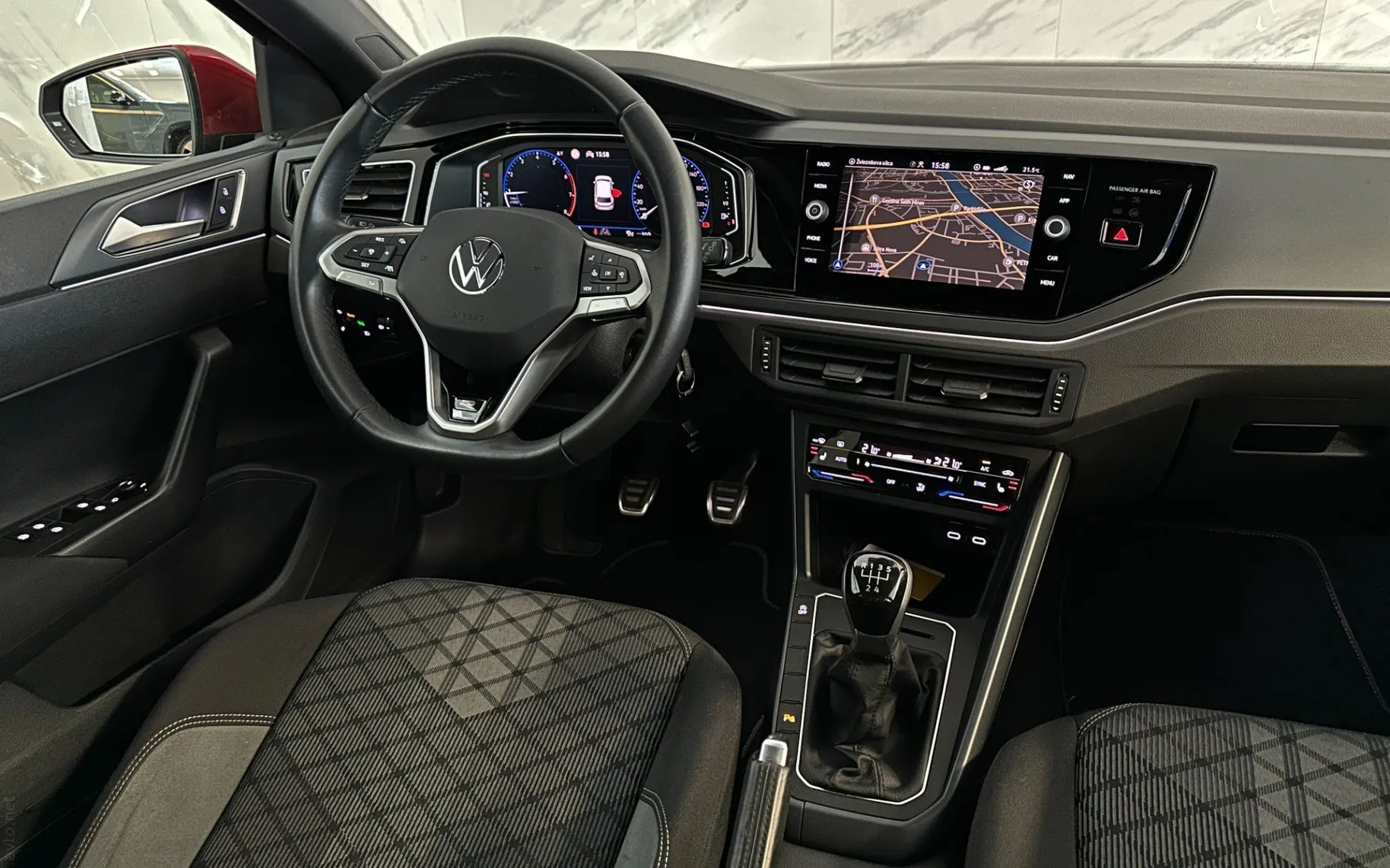 Notranja slika - Volkswagen Polo - 1.0 TSI R-Line |Led|PDC|Gretje|Navi|Virtual|ACC|.. - 11