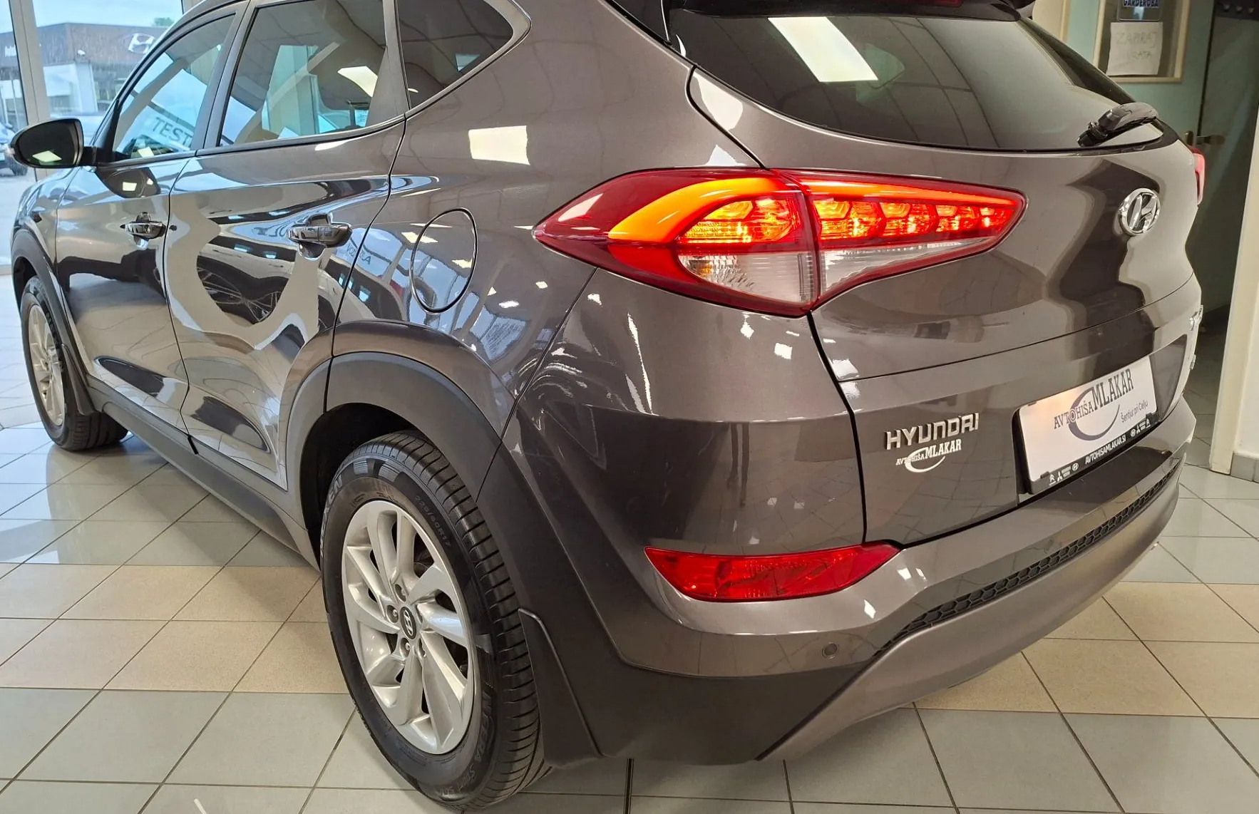 Zunanja slika - Hyundai Tucson - 4WD 2.0 CRDi Style-SLO-ODLIČEN- - 3
