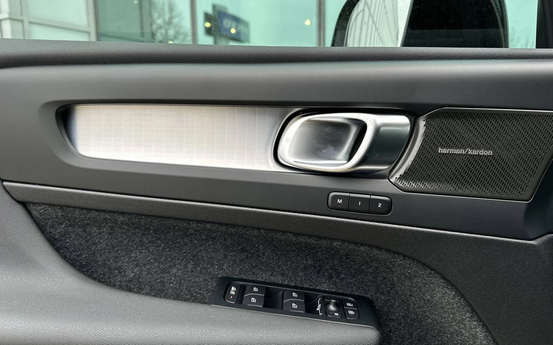 Notranja slika - Volvo XC40 - B3 P Plus Dark AT DCT ... - 36