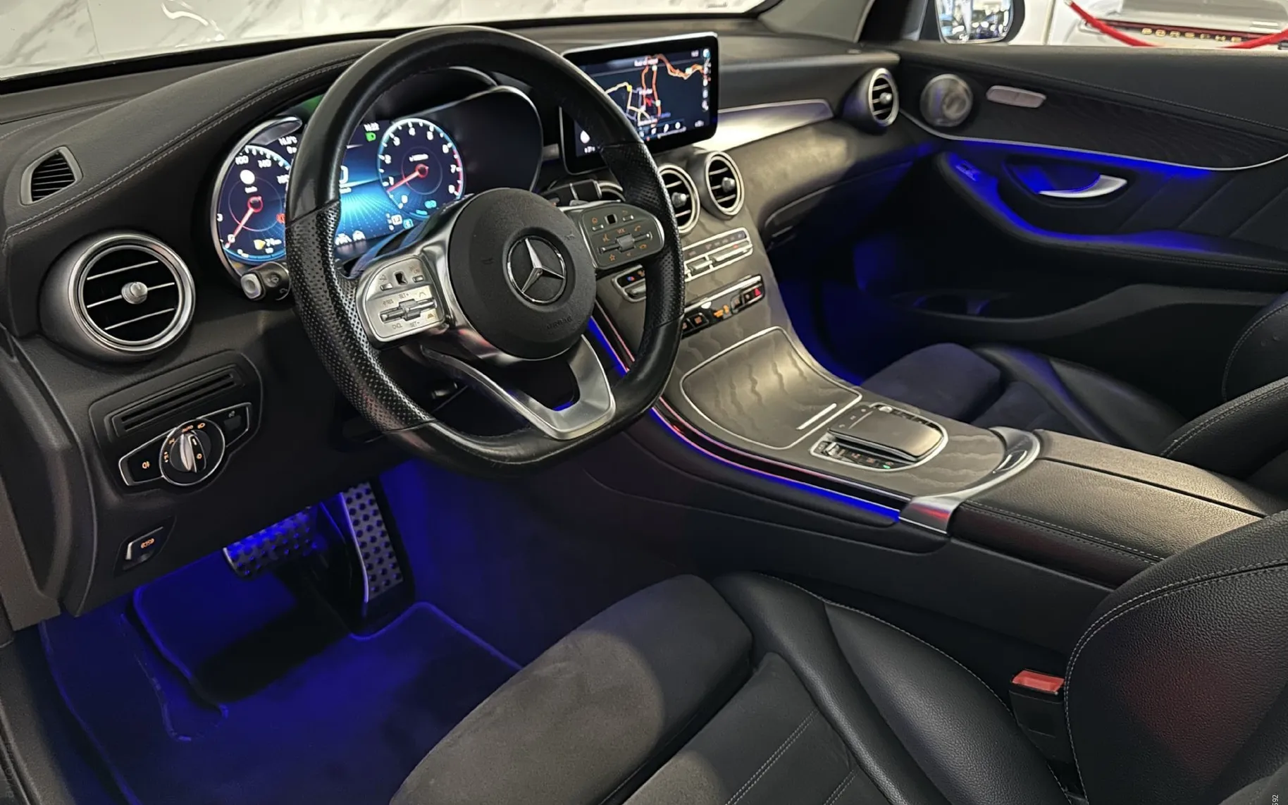 Notranja slika - Mercedes-Benz GLC-Razred - 300 4Matic |AMG|Pano|ACC|360K|Burmester|Kljuka|... - 8