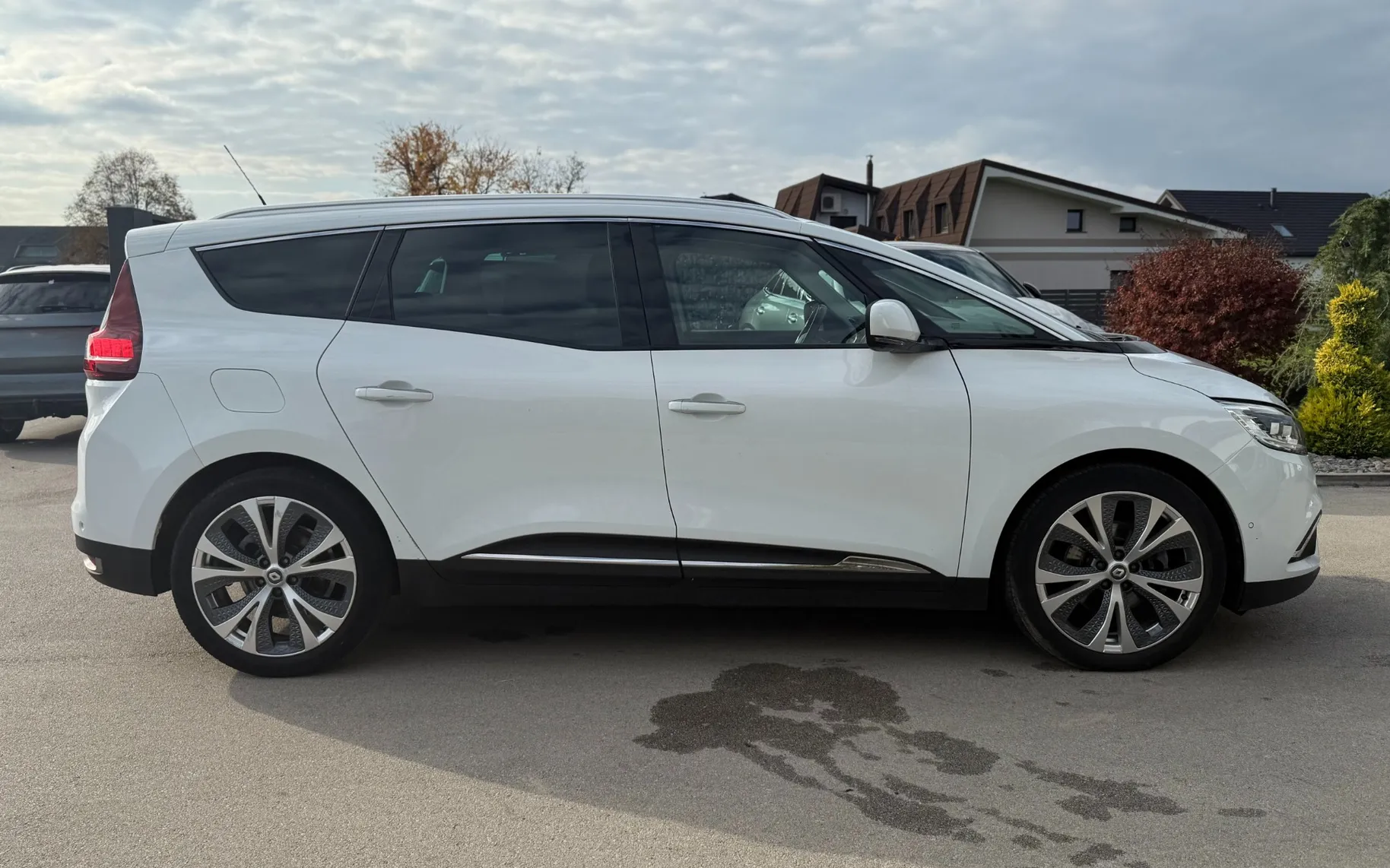Zunanja slika - Renault Scénic - Grand  dCi 110 Energy Bose EDC - 12