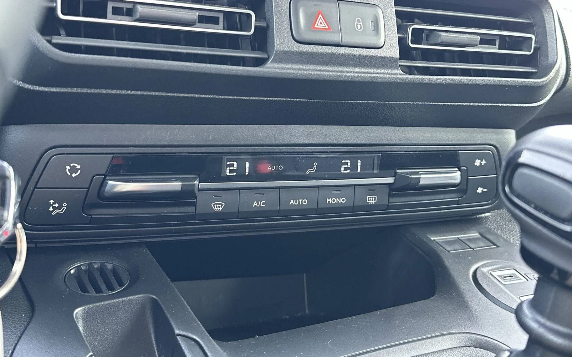 Notranja slika - Citroën Berlingo - 1.5 BlueHDI 130 S S Max MT - 19
