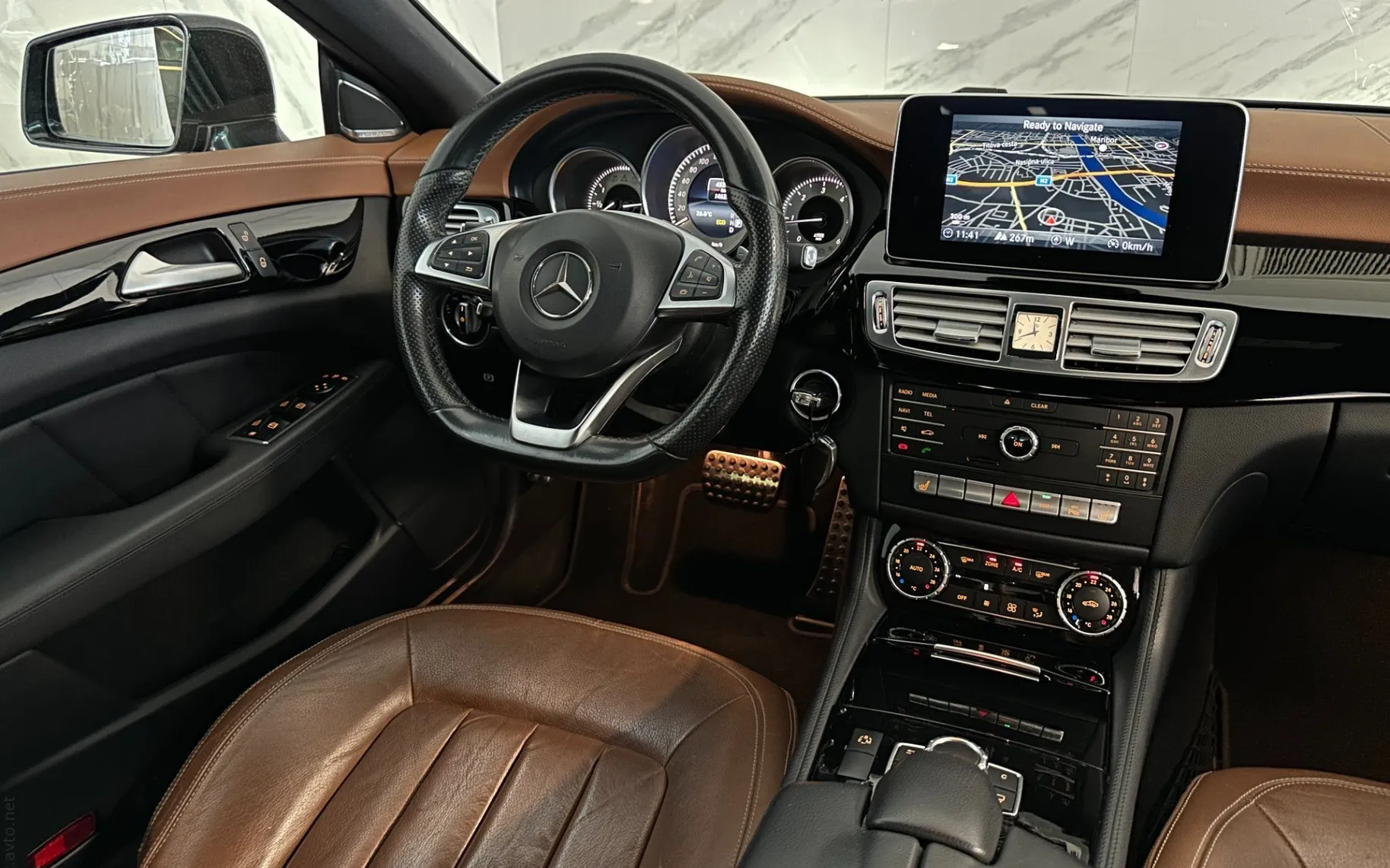 Notranja slika - Mercedes-Benz CLS-Razred - 220d AMG line |Led|Kamera|HarmanK|Gretje|SLO|... - 12