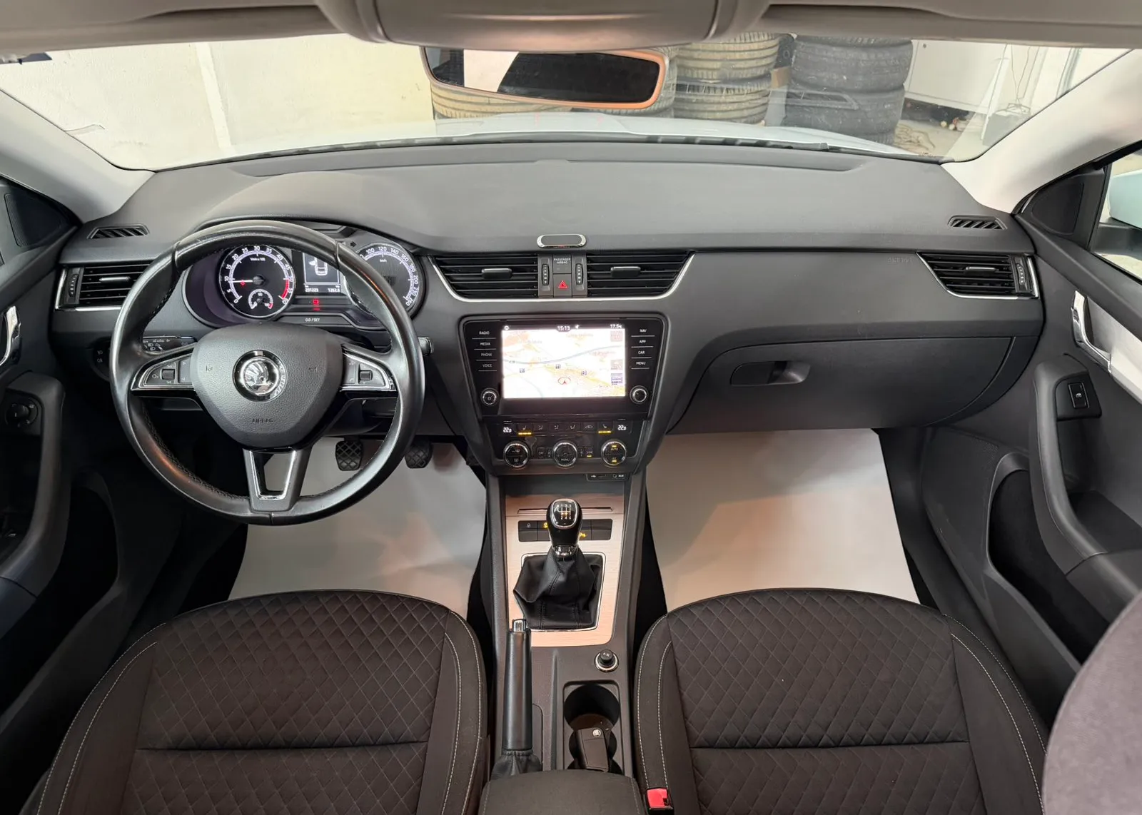 Zunanja slika - Škoda Octavia - Combi 2,0 TDI L&K - 6