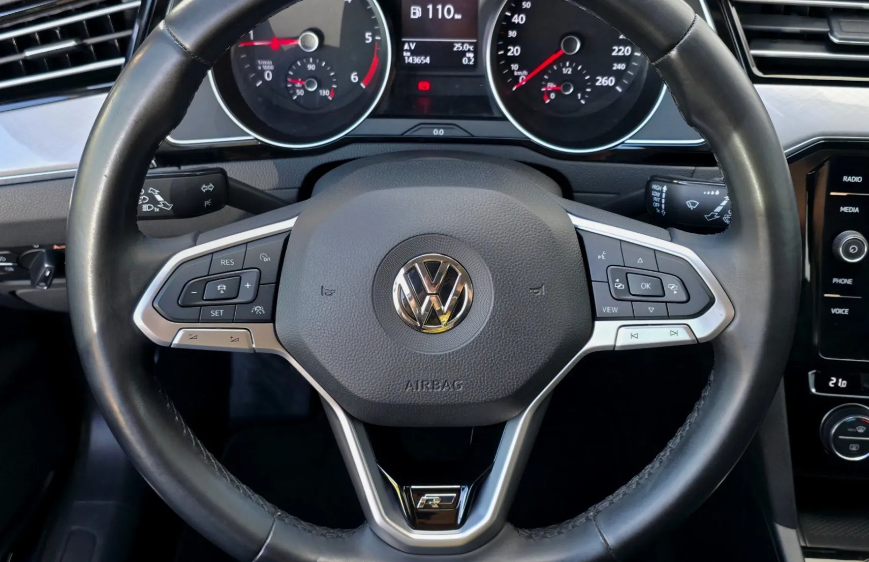 Zunanja slika - Volkswagen Passat - Variant 2.0TDI R-line LED•ACC•LANE•AMBIENT•NAVI•2X-PDC•17C - 8