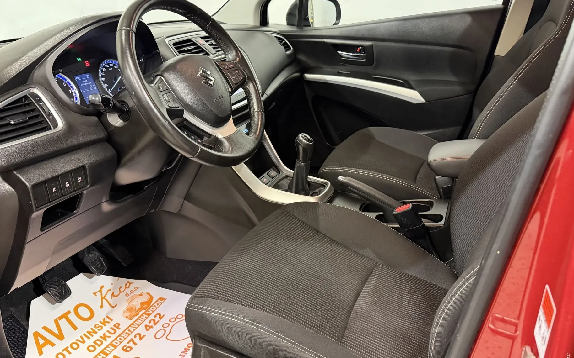 Notranja slika - Suzuki SX4 S-Cross - 1.0i-BI-XENON-KAMERA-NAVI-RADAR TEM-GRETJE SED-A.. - 9