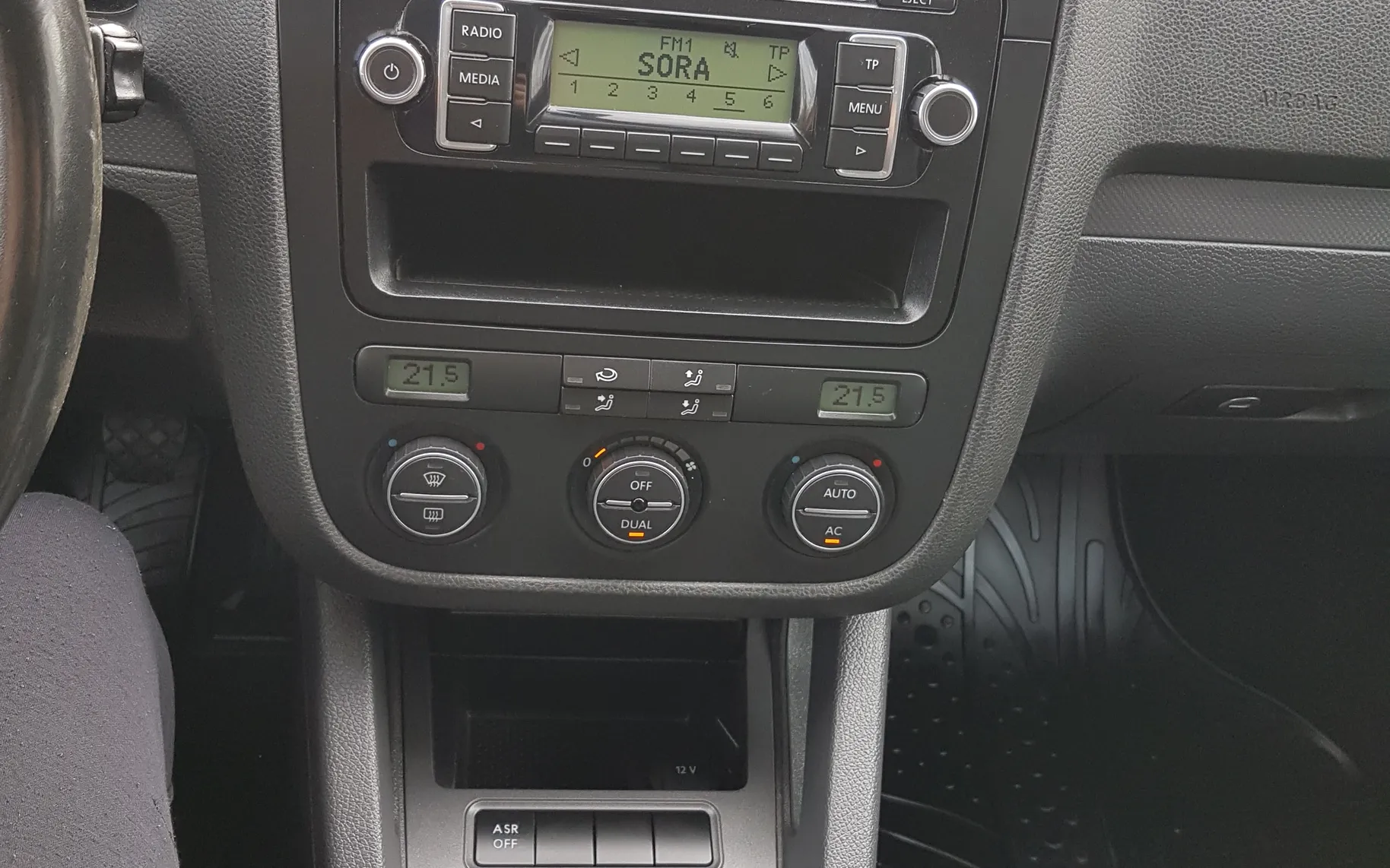 Zunanja slika - Volkswagen Golf - Edition 1.6 - SLO - 1. LASTNIK - 17